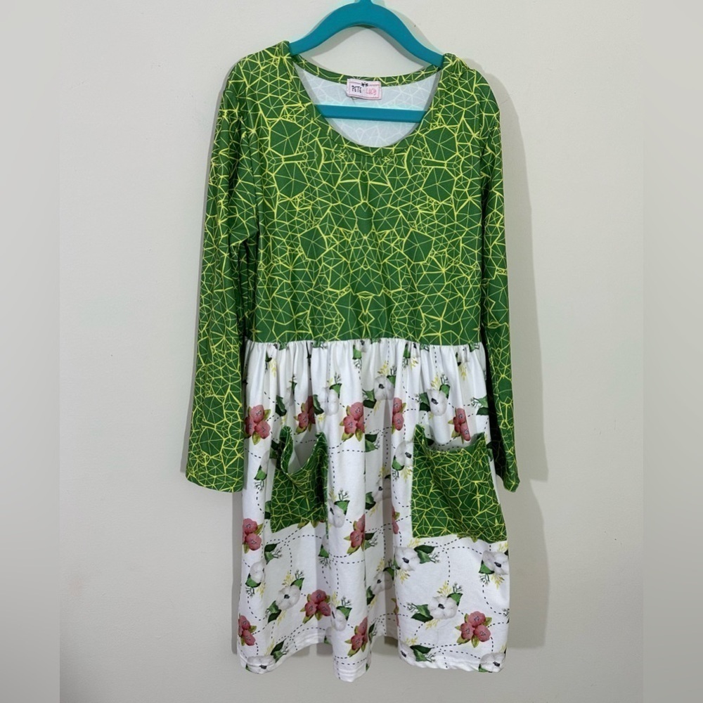 Pete & Lucy sz 10 - 12 dress mix media  Fit and flair  Knit fabric